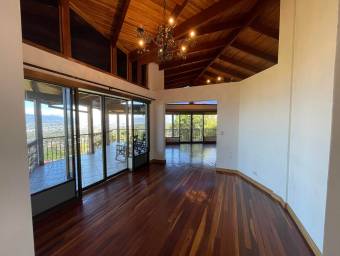Se vende casa en San Antonio Escazú 22-1461