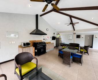 Casa de 2 plantas en venta en condominio en Ulloa de Heredia