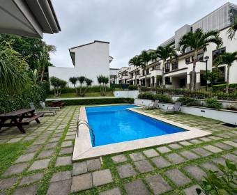 Casa de 2 plantas en venta en condominio en Ulloa de Heredia