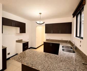 Casa de 2 plantas en venta en condominio en Ulloa de Heredia
