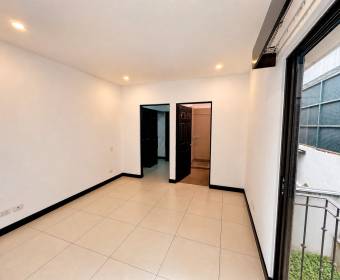 Casa de 2 plantas en venta en condominio en Ulloa de Heredia