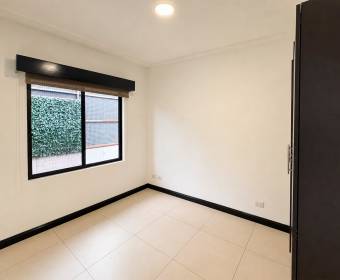 Casa de 2 plantas en venta en condominio en Ulloa de Heredia