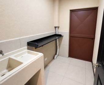 Casa de 2 plantas en venta en condominio en Ulloa de Heredia