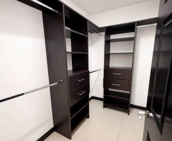 Casa de 2 plantas en venta en condominio en Ulloa de Heredia
