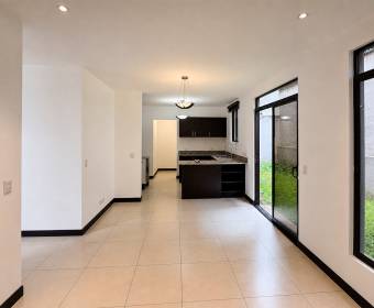 Casa de 2 plantas en venta en condominio en Ulloa de Heredia