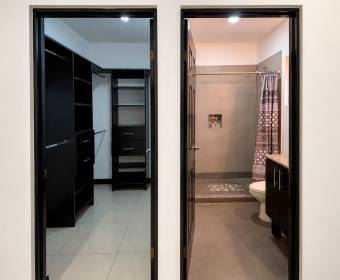Casa de 2 plantas en venta en condominio en Ulloa de Heredia