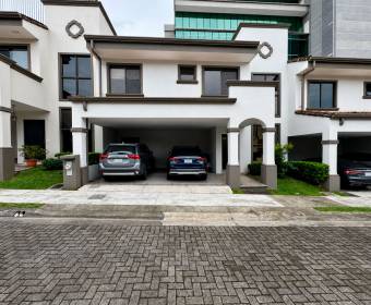 Casa de 2 plantas en venta en condominio en Ulloa de Heredia