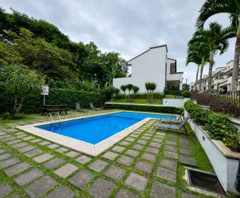 Casa de 2 plantas en venta en condominio en Ulloa de Heredia