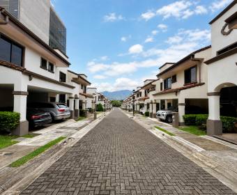 Casa de 2 plantas en venta en condominio en Ulloa de Heredia