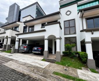 Casa de 2 plantas en venta en condominio en Ulloa de Heredia