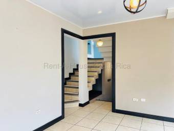 Venta de Casa de dos plantas en San Rafael de Heredia. RAH 27-223