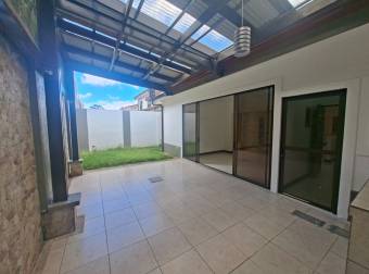 Se vende linda casa de una sola planta en La Floretsa