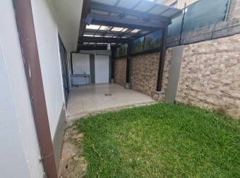 Se vende linda casa de una sola planta en La Floretsa