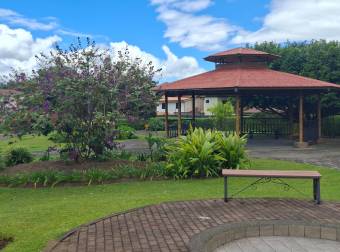 Se vende linda casa de una sola planta en La Floretsa