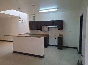 Se vende linda casa de una sola planta en La Floretsa