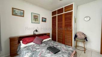 Venta de Casa Esquinera de una Planta en San Rafael de Escazú. RAH 27-289