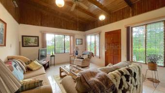 Venta de Casa Esquinera de una Planta en San Rafael de Escazú. RAH 27-289