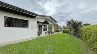 Venta de Casa Esquinera de una Planta en San Rafael de Escazú. RAH 27-289