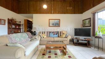 Venta de Casa Esquinera de una Planta en San Rafael de Escazú. RAH 27-289