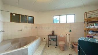 Venta de Casa Esquinera de una Planta en San Rafael de Escazú. RAH 27-289