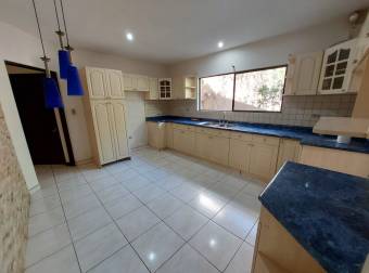 VENTA CASA DE 1 PLANTA EN RESIDENCIAL SANTA ANA POZOS