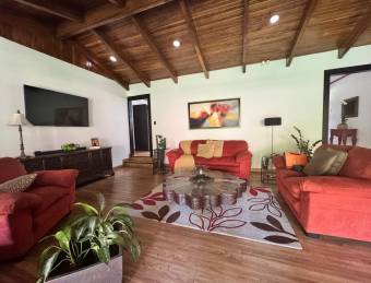 Venta de casa de un nivel con gran jardín y paneles solares #26-1336 GS