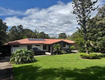 Venta de casa de un nivel con gran jardín y paneles solares #26-1336 GS