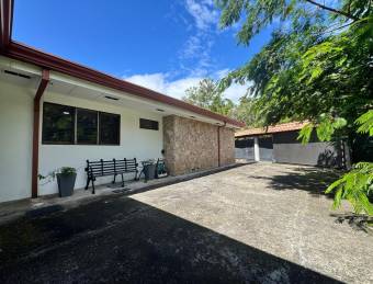 Venta de casa de un nivel con gran jardín y paneles solares #26-1336 GS