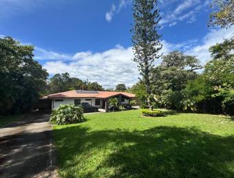 Venta de casa de un nivel con gran jardín y paneles solares #26-1336 GS
