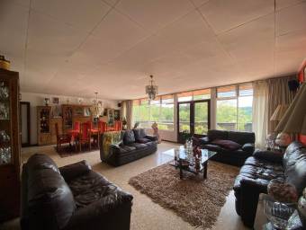 Venta de finca con uso comercial y acceso directo a carretera #26-553 GS