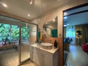 Venta de finca con uso comercial y acceso directo a carretera #26-553 GS