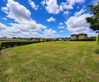 100% flat 880 m2 lot for sale in the Los Manzanos condominium, within Ciudad Hacienda Los Reyes in L