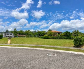100% flat 880 m2 lot for sale in the Los Manzanos condominium, within Ciudad Hacienda Los Reyes in L