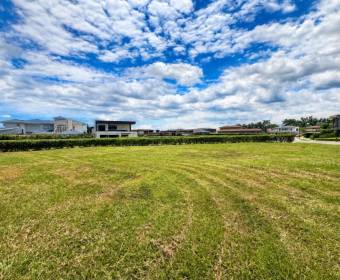 100% flat 880 m2 lot for sale in the Los Manzanos condominium, within Ciudad Hacienda Los Reyes in L