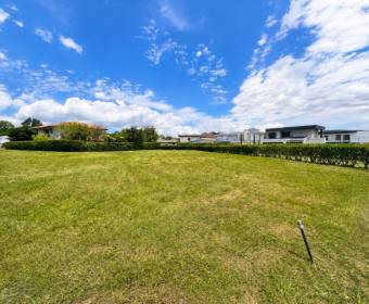 100% flat 880 m2 lot for sale in the Los Manzanos condominium, within Ciudad Hacienda Los Reyes in L