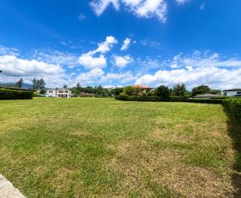 100% flat 880 m2 lot for sale in the Los Manzanos condominium, within Ciudad Hacienda Los Reyes in L