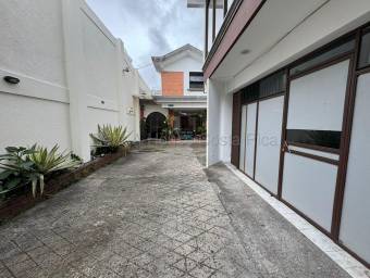 Se alquila local comercial en Carmen San José 27-47