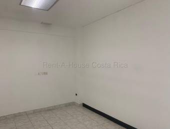 Se alquila local comercial en Carmen San José 27-47
