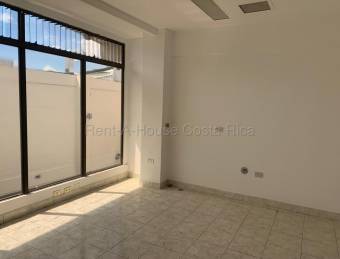 Se alquila local comercial en Carmen San José 27-47
