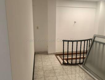 Se alquila local comercial en Carmen San José 27-47