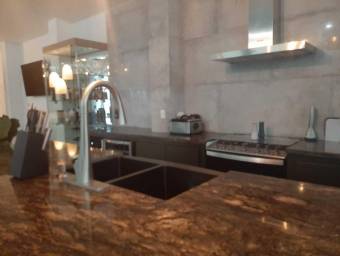 Se vende casa en Escazú Centro 26-175