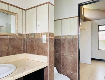 Venta de Elegante Casa con Vista en San Rafael de Heredia #27-223 GS