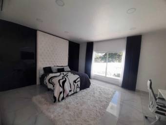 Venta de casa contemporánea de lujo con piscina y mobiliario #26-17 GS Venta de casa contemporánea de lujo con piscina y mobiliario #26-17 GS