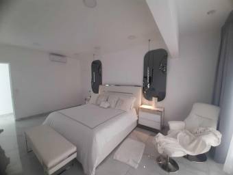 Venta de casa contemporánea de lujo con piscina y mobiliario #26-17 GS Venta de casa contemporánea de lujo con piscina y mobiliario #26-17 GS