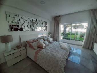 Venta de casa contemporánea de lujo con piscina y mobiliario #26-17 GS Venta de casa contemporánea de lujo con piscina y mobiliario #26-17 GS