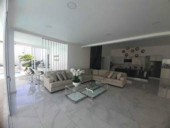 Venta de casa contemporánea de lujo con piscina y mobiliario #26-17 GS Venta de casa contemporánea de lujo con piscina y mobiliario #26-17 GS