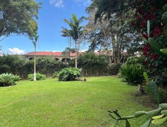Venta de residencial con 2 casas y 9 apartamentos #26-741 GS