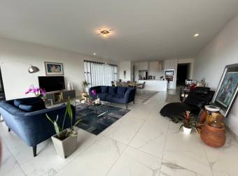 Casa contemporánea a la venta con vista - Escazú