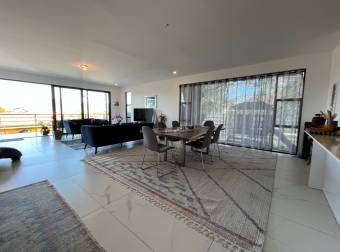 Casa contemporánea a la venta con vista - Escazú