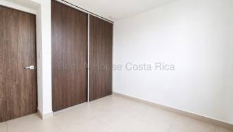 Alquiler de Moderno Apartamento en Condominio Altamira-Heredia 